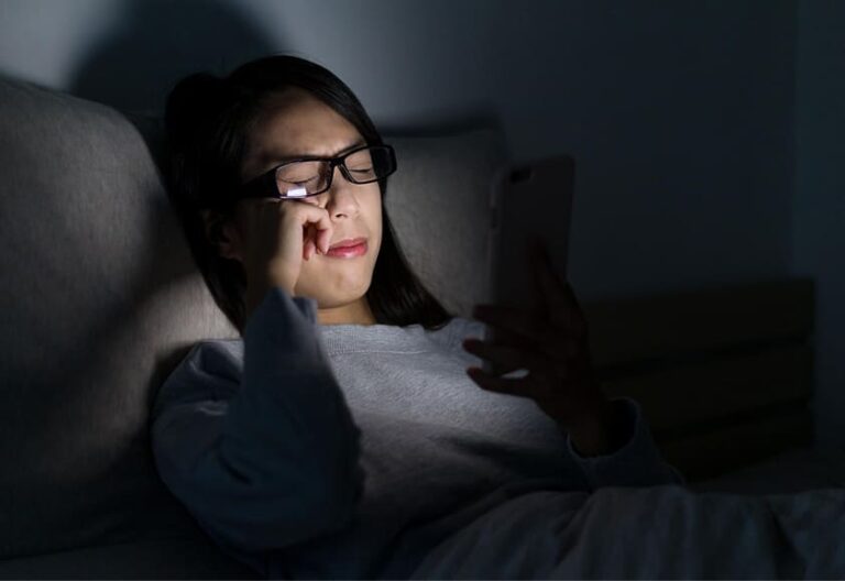 How Screen Time Affects Sleep and Focus